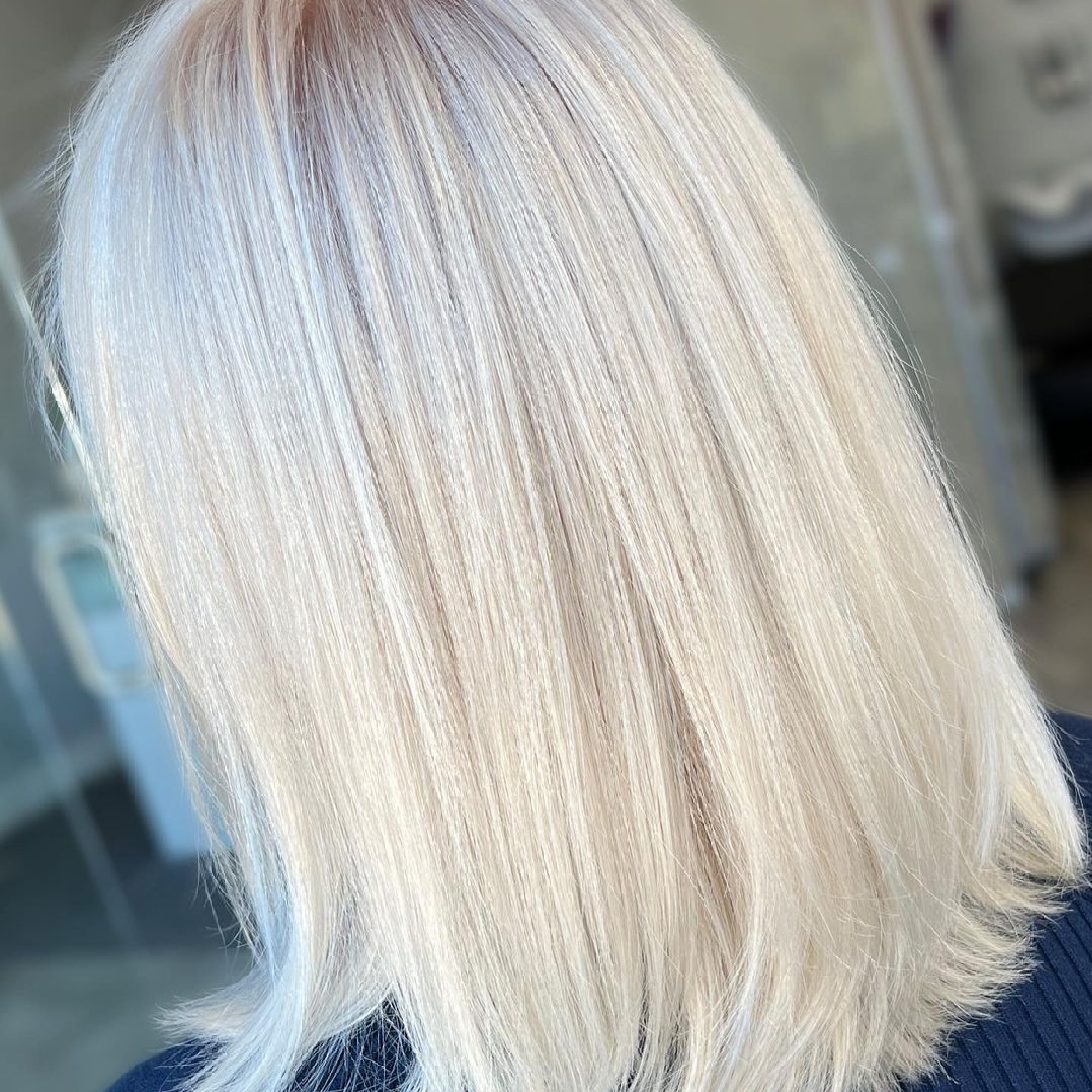 Wanna Be Blond Shiny-Blond Developer Ox 10 Vol. 30.43 fl. oz